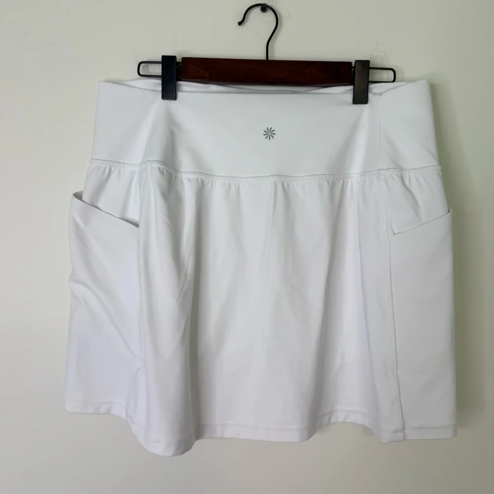 Athleta Bright White Salutation Stash Pocket 14.5” Skort Size Large